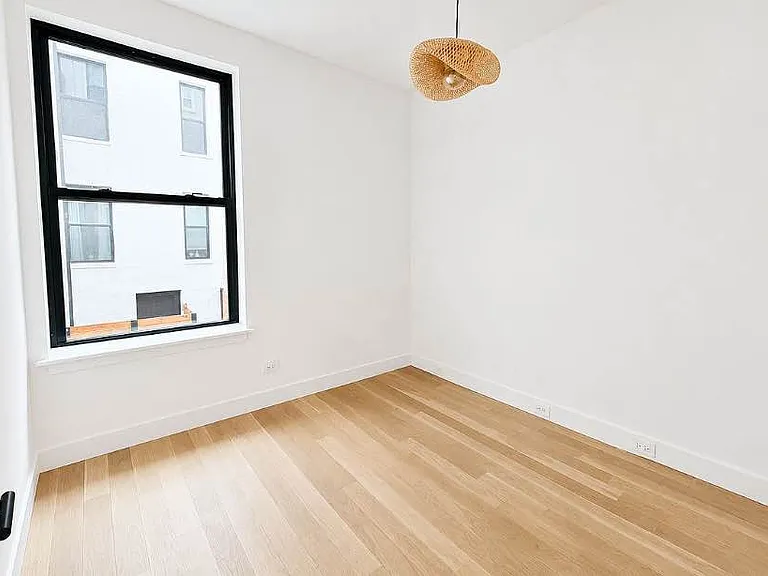 25-11 34th St #1D — Photo 10
