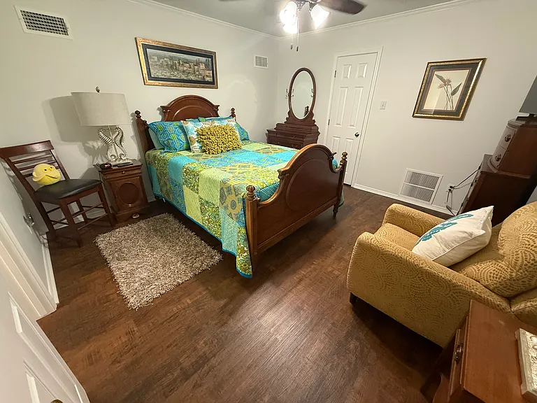 Upstairs bedroom.