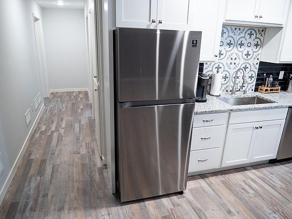 5th image of 4416 32nd Ave S #3