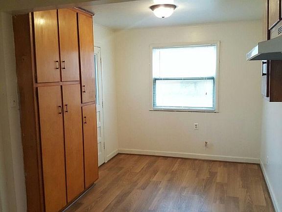 4th image of 1184 E 75th Ter