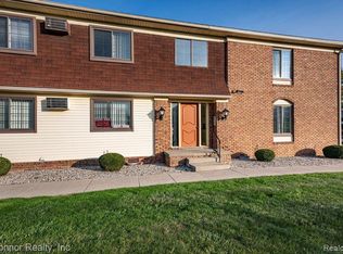 1900 River Rd APT D2, Marysville, MI 48040