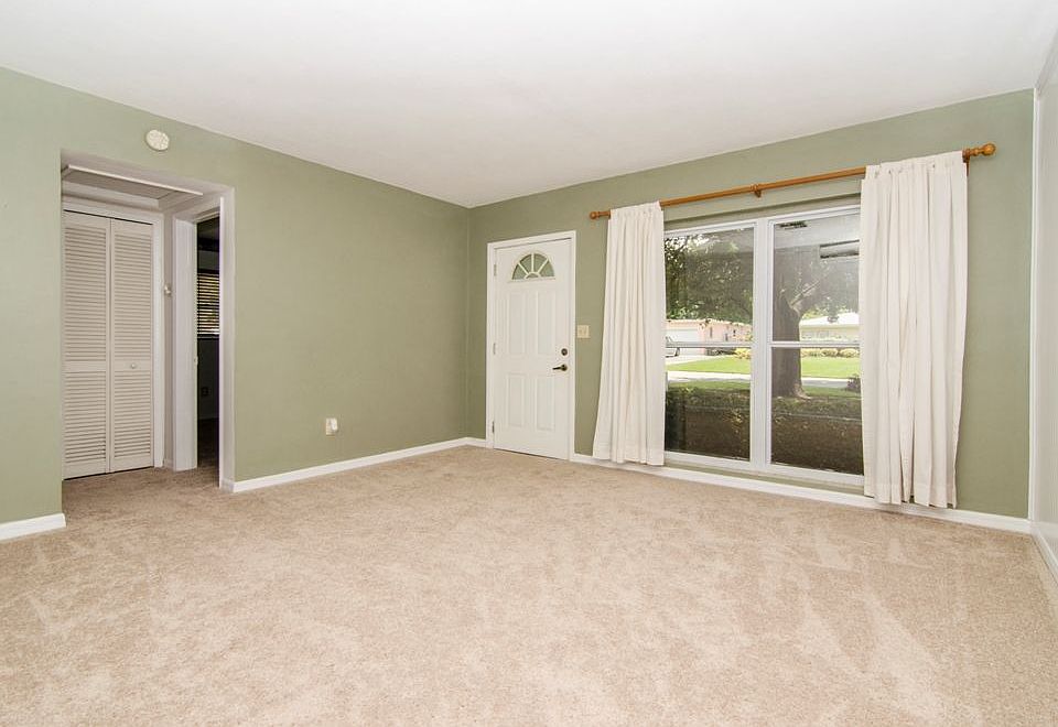 2nd image of 1908 Ridgewood Dr