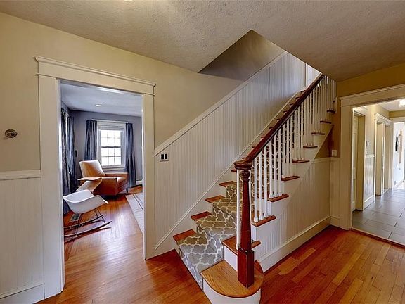 2nd image of 33 Lois Ave