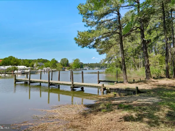 715 Winchester Creek Rd, Grasonville, MD 21638