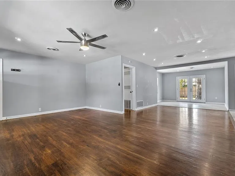 2105 Fortview Rd — Photo 8
