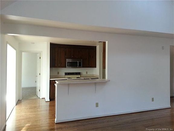 4th image of 724 Autumn Cir