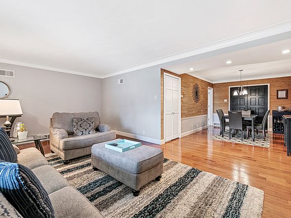 4th image of 845 Duke Dr