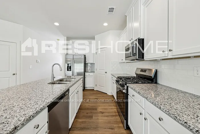 3 bed, 2.5 bath, 1752 sqft, $2,049 — Photo 4
