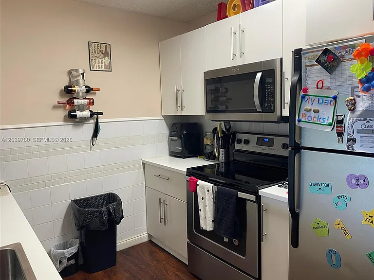 450 Palm Cir W #301 — Photo 8