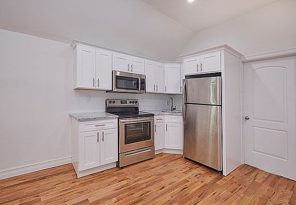 3rd image of 1054 Hall Pl Floor 2