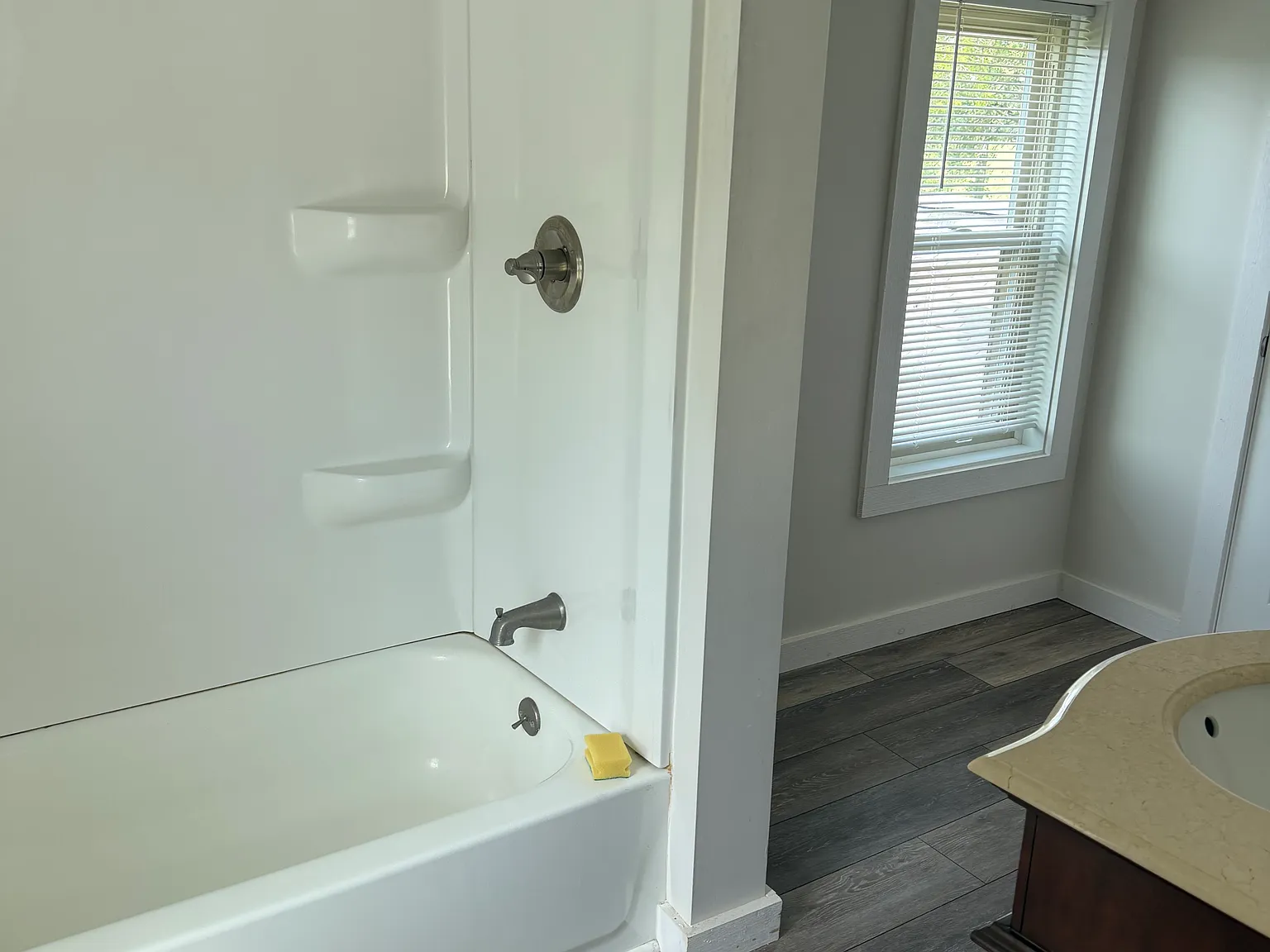 3 bed, 2.5 bath, 1464 sqft, $1,850 — Photo 3