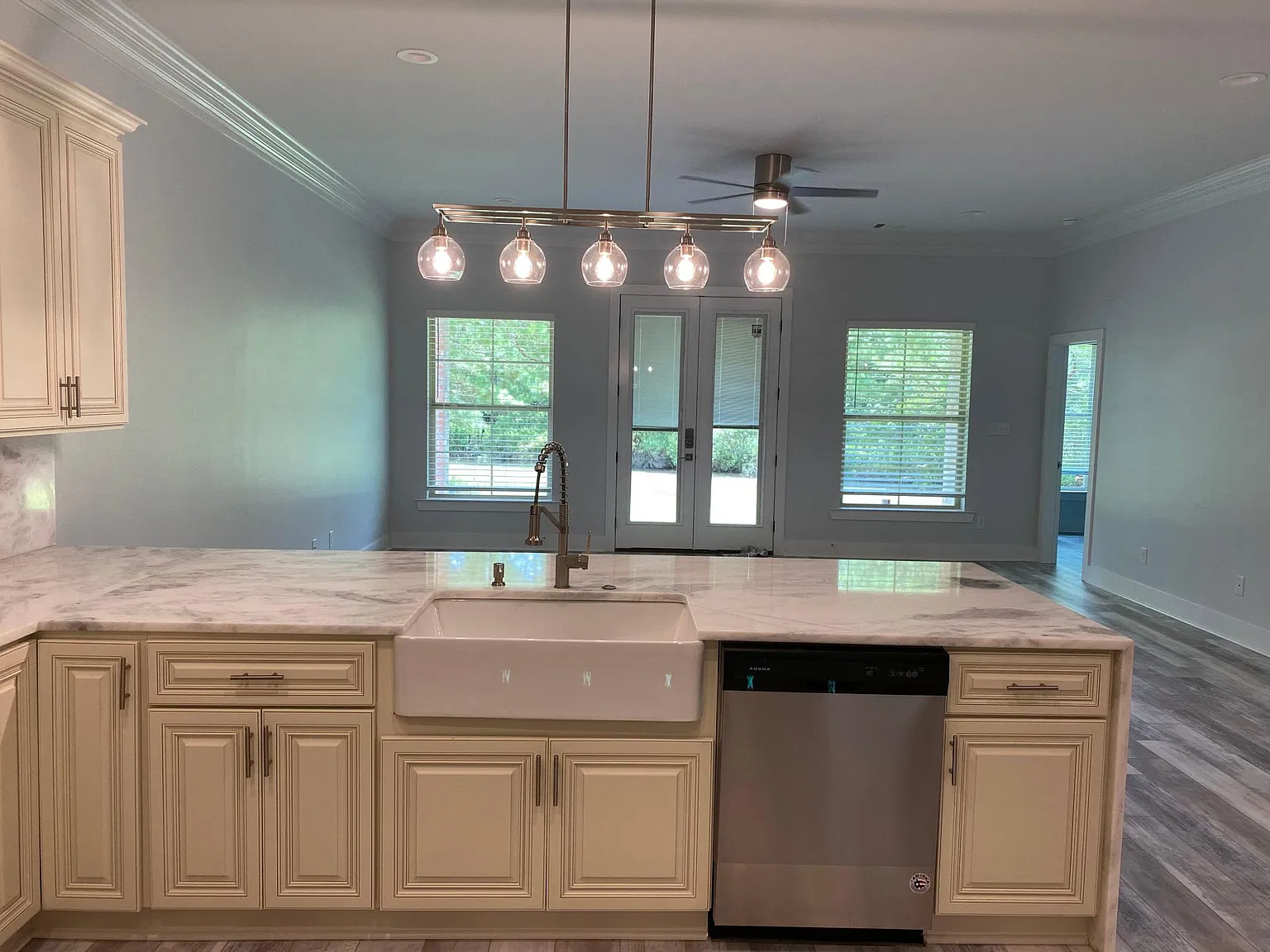 4 bed, 2.5 bath, 2000 sqft, $2,550 — Photo 3