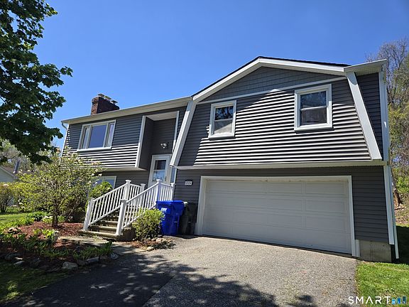 4th image of 1004 Hickory Hill Road