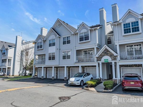 46 Prestwick Way, Edison, NJ 08820