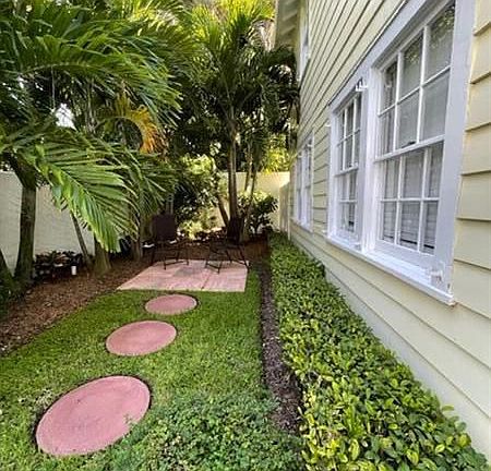 5th image of 400 Seabreeze Ave