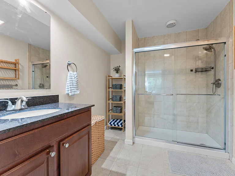 7501 Ashby Ln #J — Photo 15