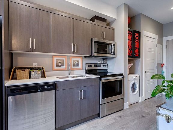 3rd image of 925 Leon Ave #331