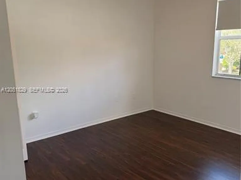 906 SW 143rd Ave #Townhouse 2005 — Photo 9