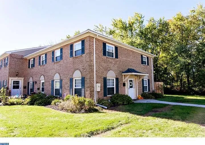 16 Delancy Ct — Photo 1