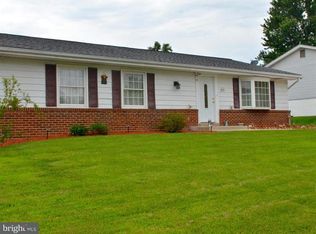 805 N Vernon St, Sterling, VA 20164