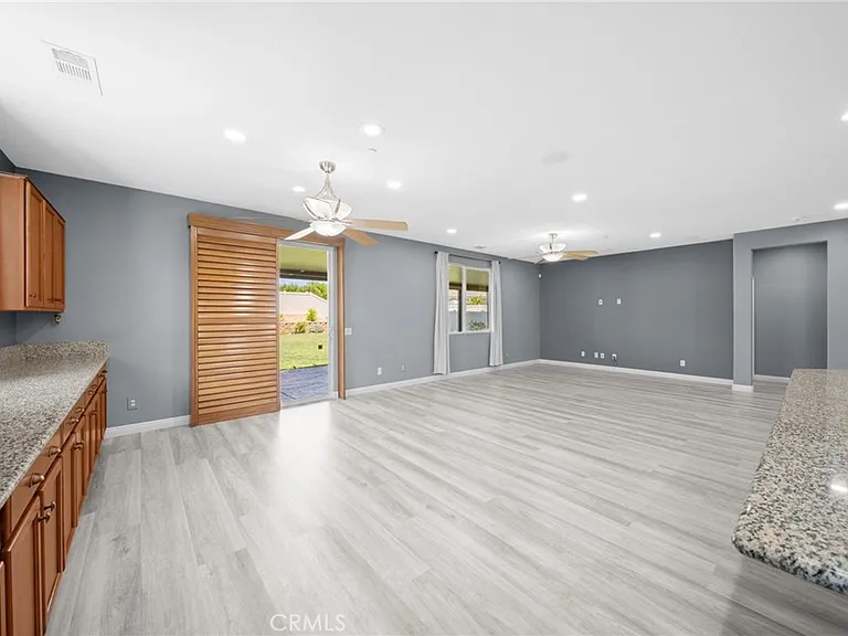 1420 Yarrow Ln — Photo 9