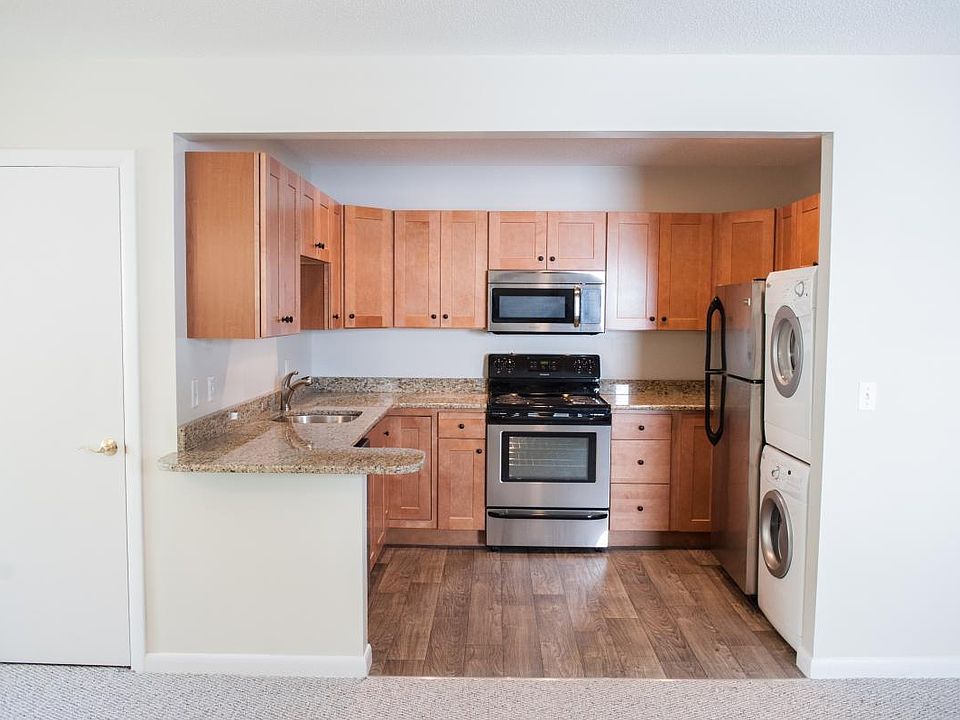 New kitchen with breakfast bar