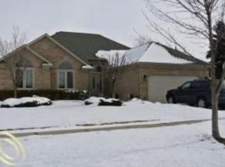 49006 Shenandoah Dr, Macomb, MI 48044
