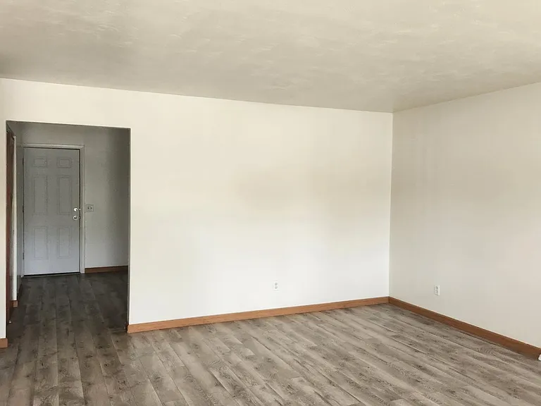 3365 Valleston Pkwy — Photo 6