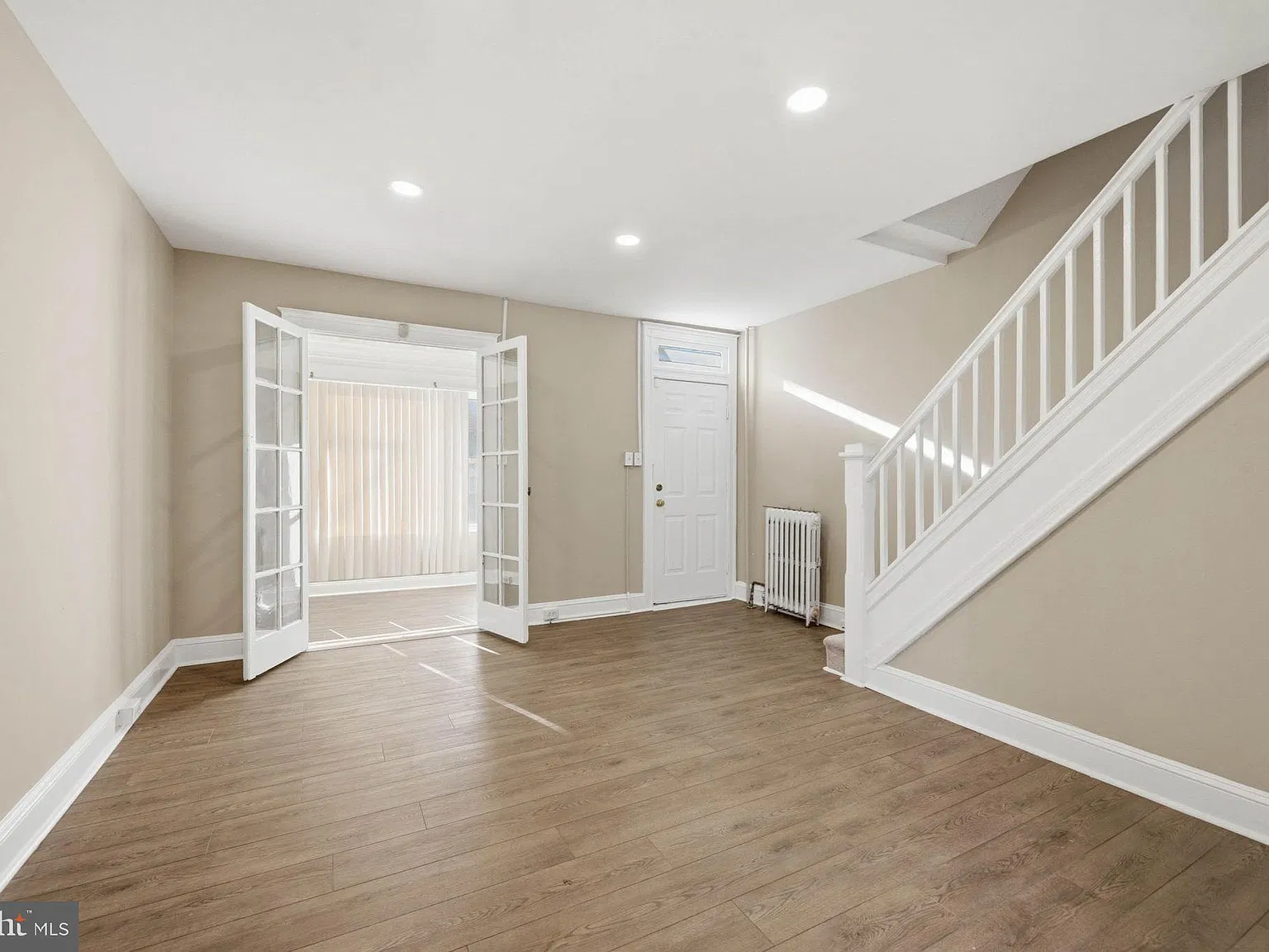 2 bed, 1.0 bath, 1300 sqft, $1,600 — Photo 4