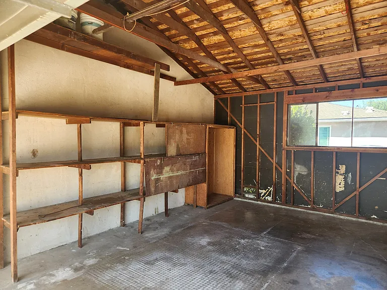 2420 E Pontiac Way — Photo 40