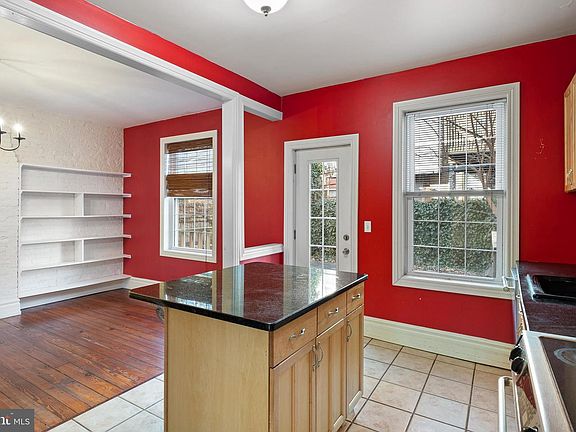 4th image of 1005 Trenton Pl