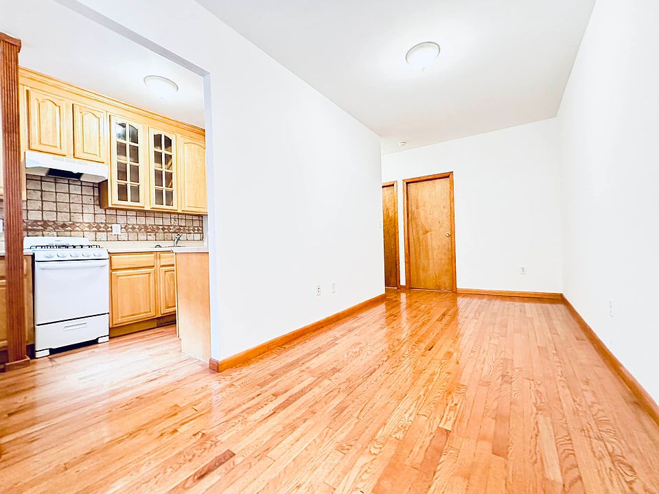 1st image of 421 E 65th St APT 17