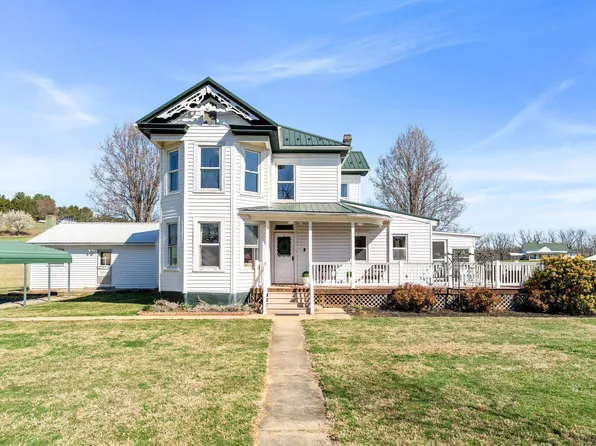 25 Tilt Hammer Cir, Staunton, VA 24401