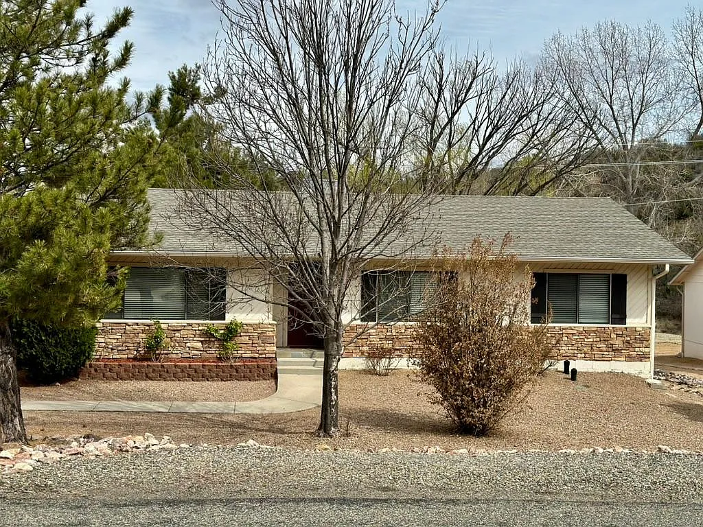 Building Photo - 657 Tawa Ct
