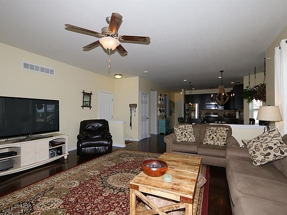 5th image of 926 Shireton Ct