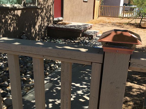Solar post toppers for gate
