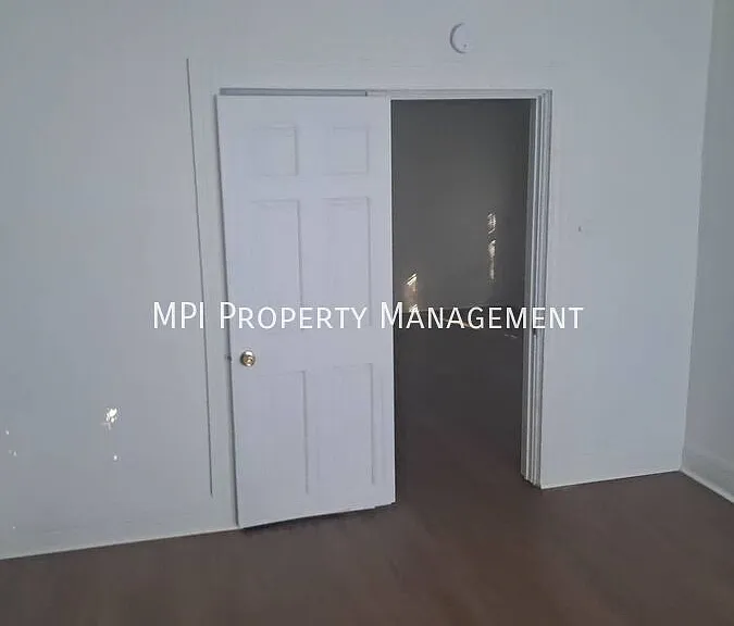 1128 S 32nd St — Photo 5