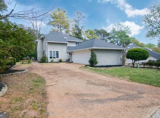 2560 Links End, Roswell, GA