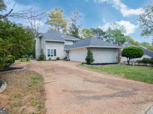 2560 Links End, Roswell, GA 30076