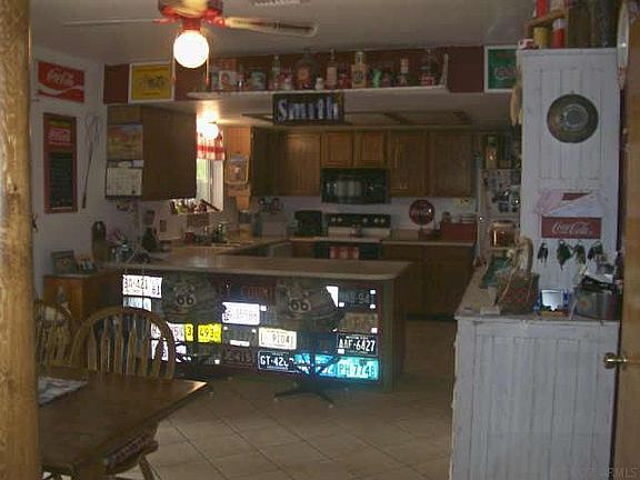 Large Eat-in-Kitchen