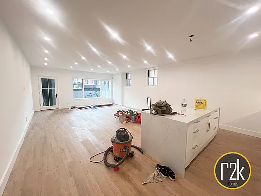 Rented by Realty 2000 Corp | media 12