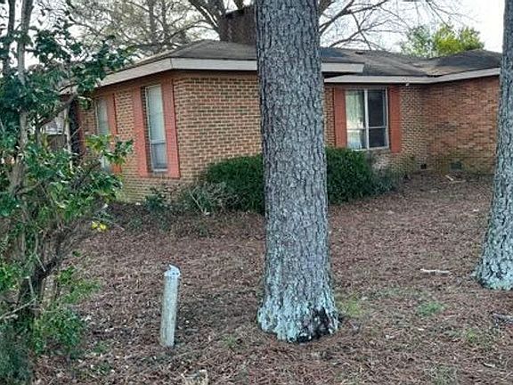 2nd image of 1001 Royal Dr SE