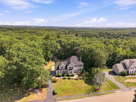 2nd image of 13 Larkin Ln