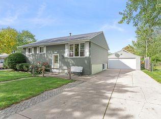 715 Springbrook Dr, Aurora, IL 60506