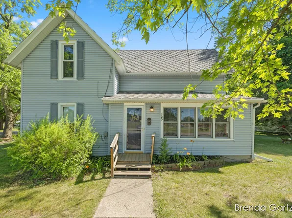 405 Emory St, Howard City, MI 49329