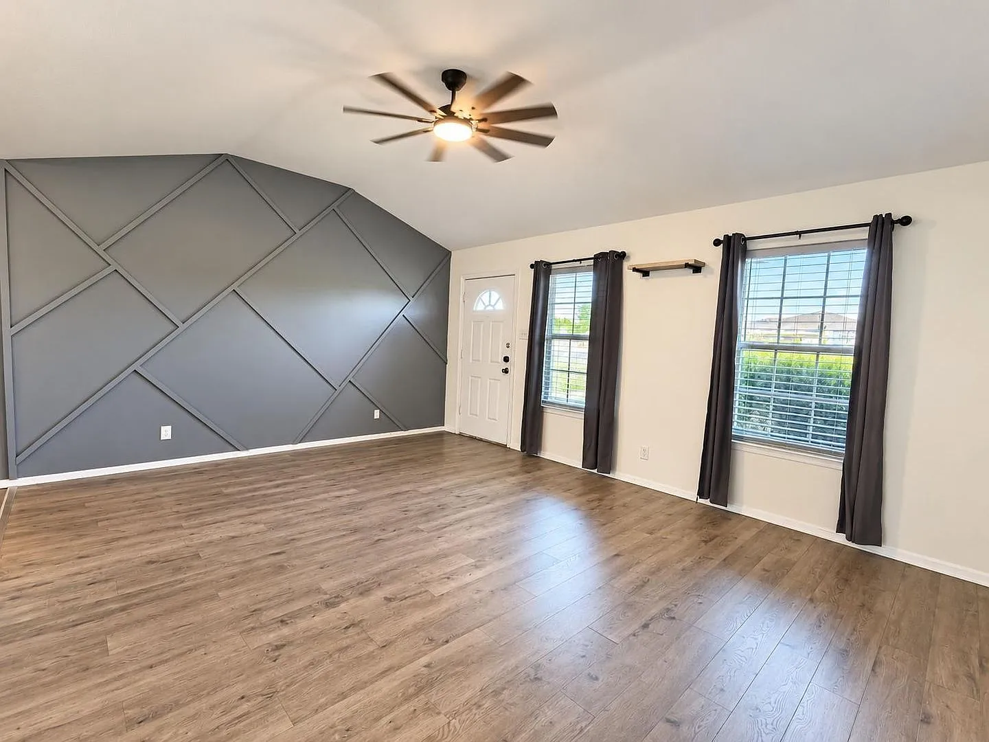 Updated 3 Bed/2 Bath Home - New Flooring & Updated Kitchen Coming Soon! — Photo 3