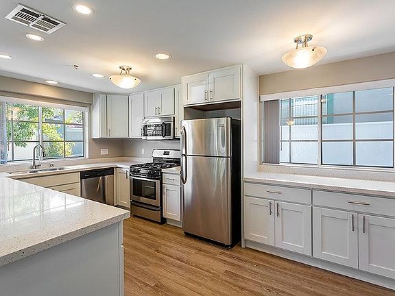 5th image of 250 W Stocker St #248