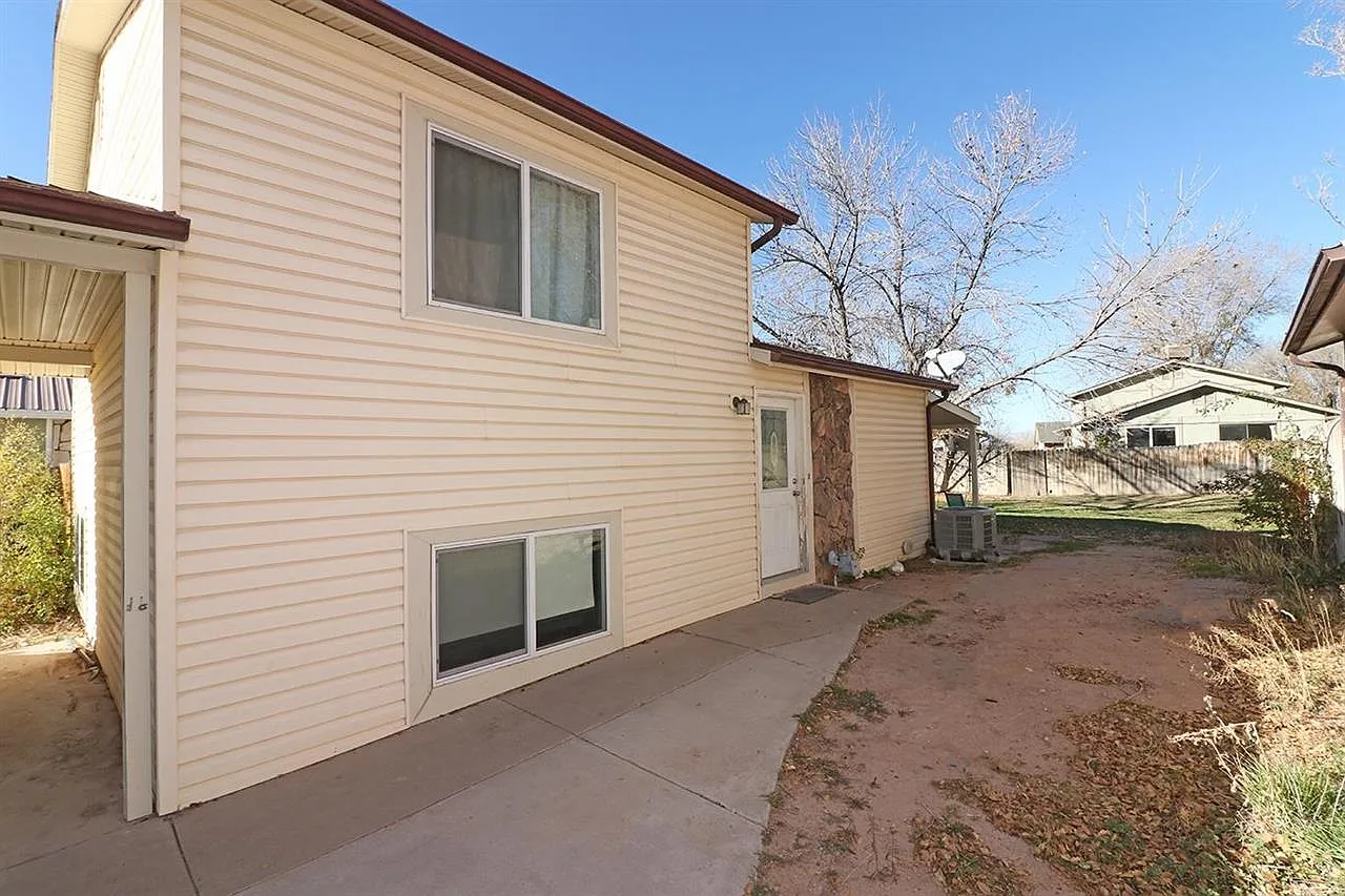4 bed, 1.5 bath, 1152 sqft, $2,200 — Photo 1