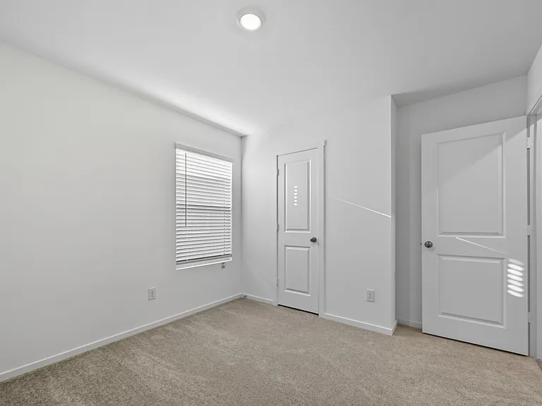 1013 Raintree Rd — Photo 9