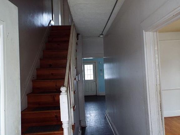 4th image of 121 Talbot Ave